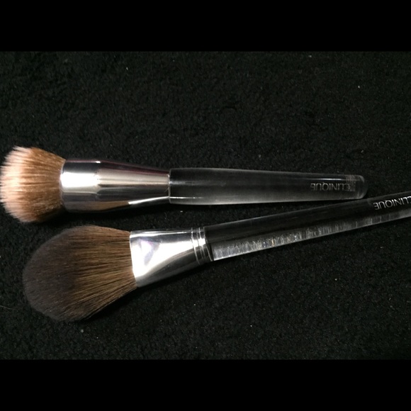 Clinique Other - Clinique Foundation + Powder Foundation Brush Clinique Other - Clinique Foundation + Powder Foundation Brush